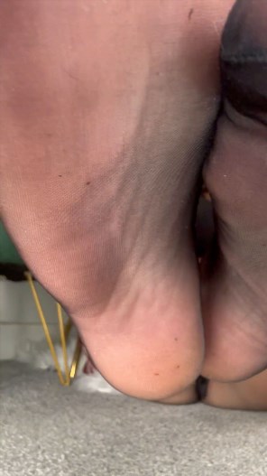 MissesDiscreets – Housekeeper turned foot slave MissesDiscreets – Housekeeper turned foot slave